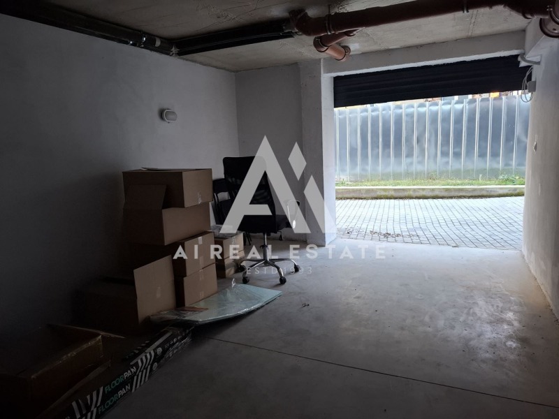 Продава ГАРАЖ, ПАРКОМЯСТО, гр. Плевен, Идеален център