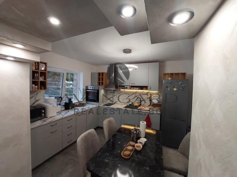 Продава КЪЩА в област Пловдив, с. Цалапица - 200 кв.м / 229 499 € » 448 861.03 лв., АВАНГАРД РИЪЛ ЕСТЕЙТ