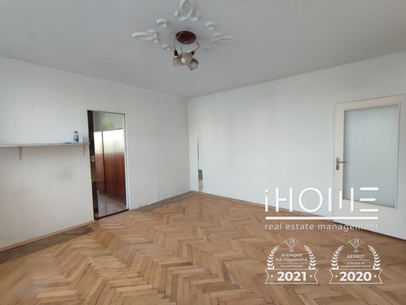 De vânzare  1 dormitor Sofia , Sveta Troița , 60 mp | 73217274