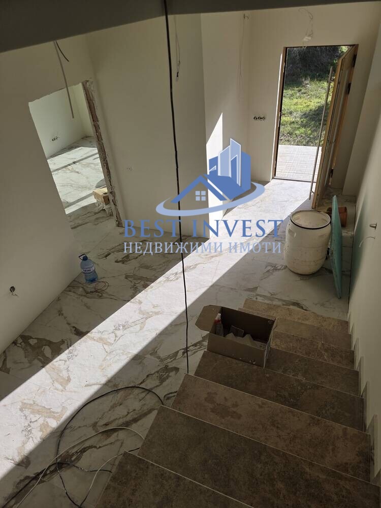 Продава КЪЩА, гр. Благоевград, Грамада, снимка 2 - Къщи - 53440475