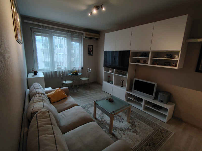 Продава 4-СТАЕН, гр. Варна, ВИНС-Червен площад