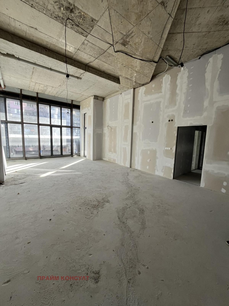 Продава ОФИС, гр. Пловдив, Младежки Хълм, снимка 2 - Офиси - 53267714