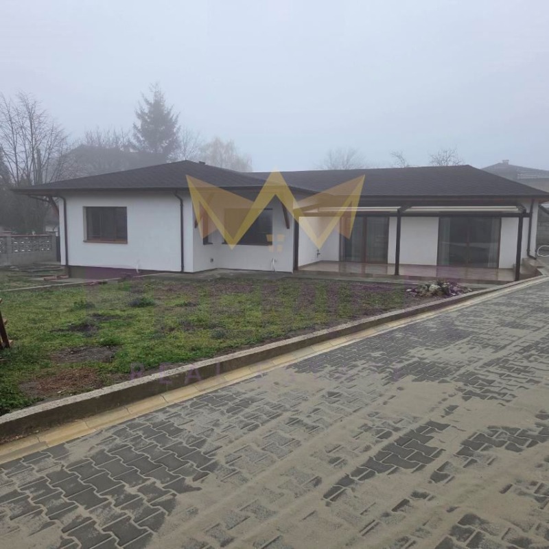 Продава КЪЩА в град Варна, м-т Добрева чешма - 185 кв.м / 395 000 € » 772 552.85 лв., ИМОТИ ПРЕМИЕР