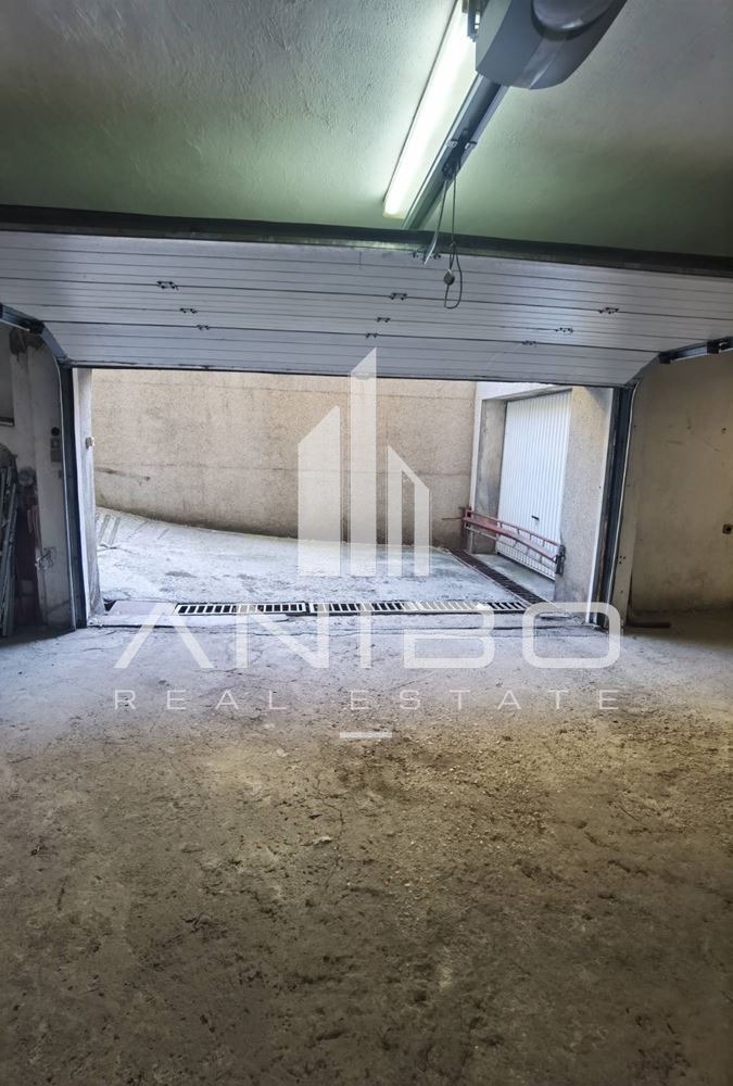 Продава ГАРАЖ, ПАРКОМЯСТО, гр. Варна, Център, снимка 5 - Гаражи и паркоместа - 55654220