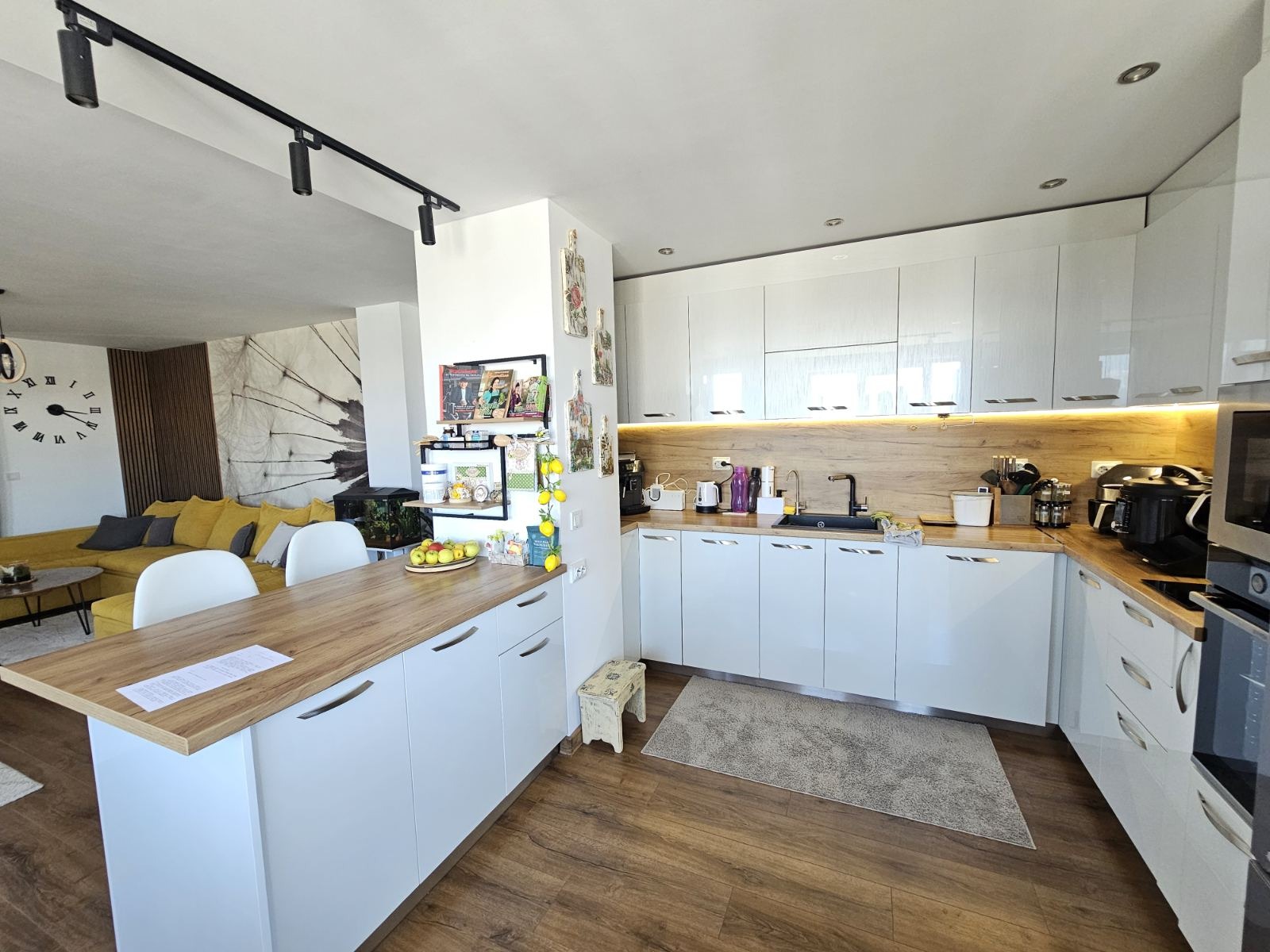 Продава 3-СТАЕН, гр. Пловдив, Остромила, снимка 3 - Апартаменти - 54938110