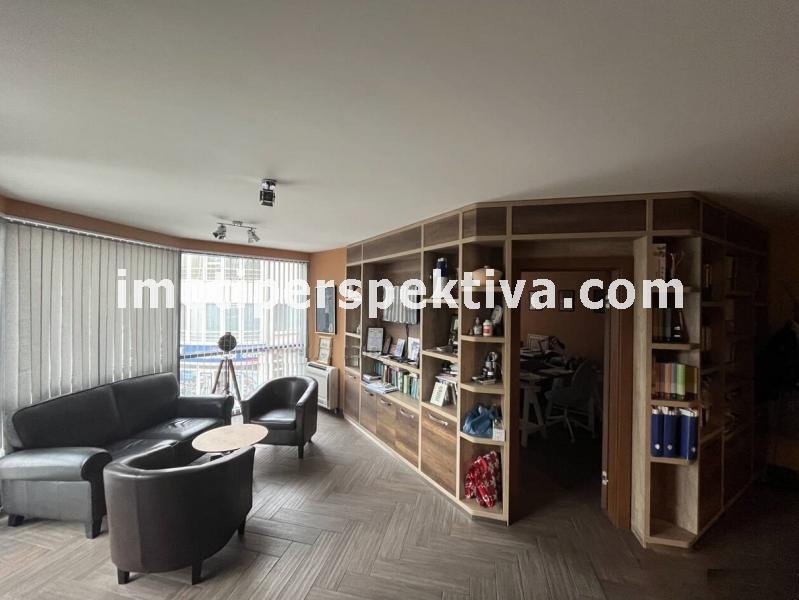 De vânzare  1 dormitor Plovdiv , Țentâr , 70 mp | 90192235