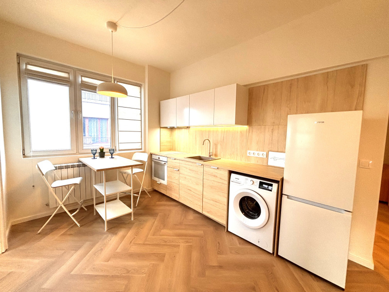 Продава 3-СТАЕН, гр. София, Център