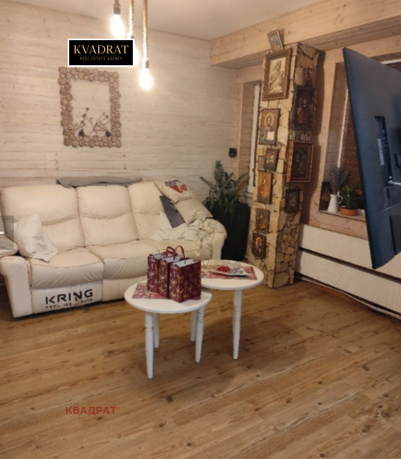 Продава 3-СТАЕН, гр. Добрич, Кралска зона, снимка 2 - Апартаменти - 53341635