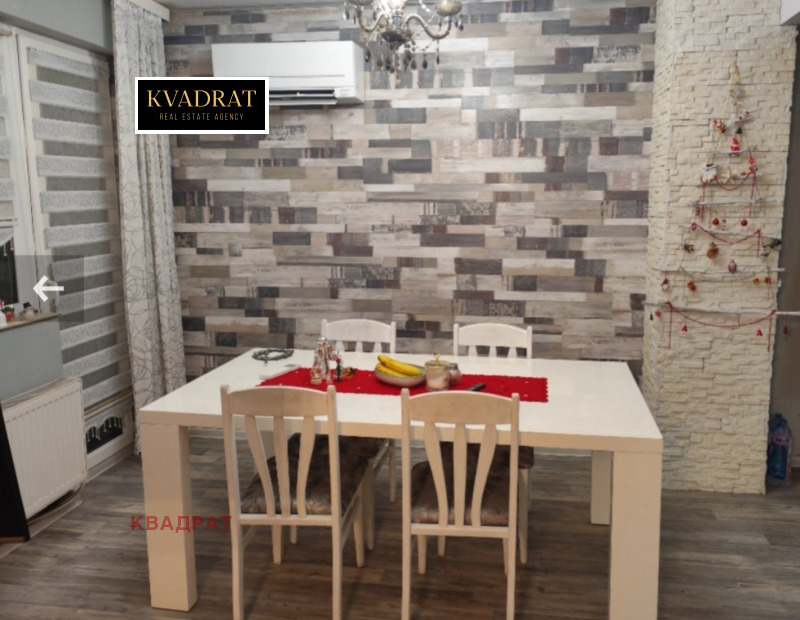 Продава 3-СТАЕН, гр. Добрич, Кралска зона