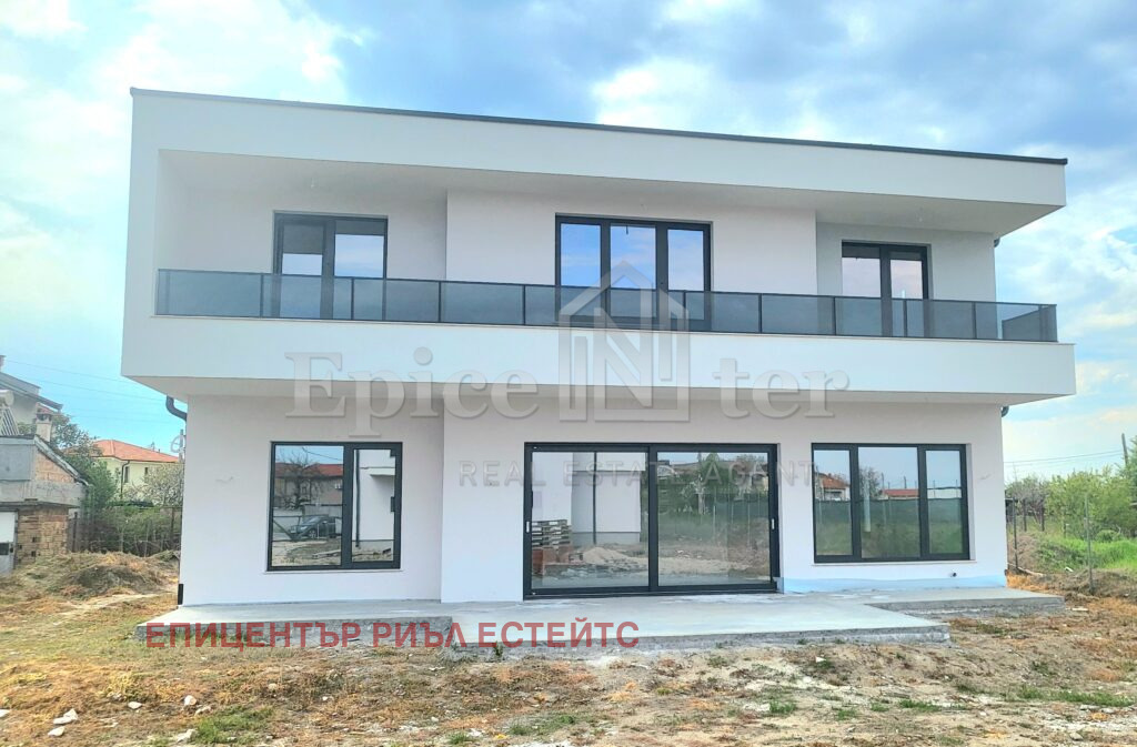 Продава КЪЩА, с. Бенковски, област Пловдив