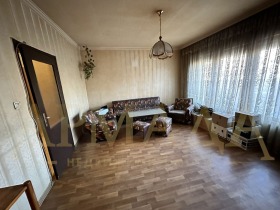 Продава 3-стаен град Пловдив Изгрев - [1] 