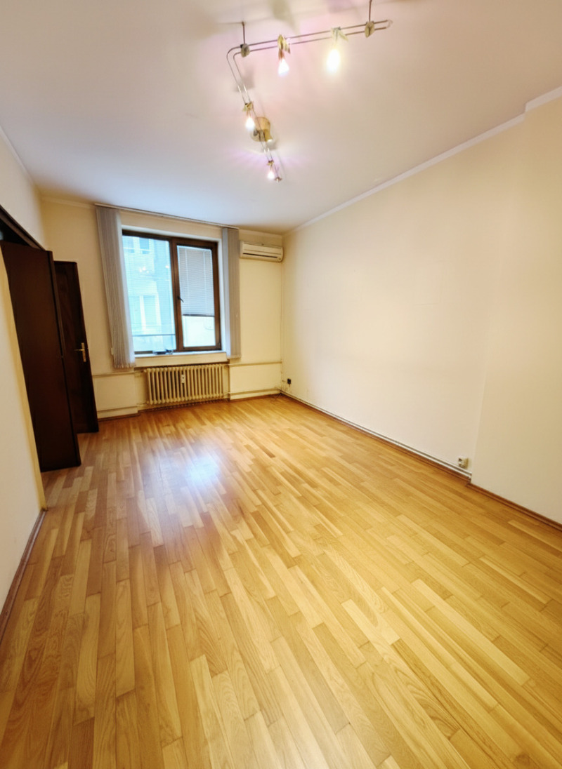 Продава МНОГОСТАЕН, гр. София, Център, снимка 2 - Апартаменти - 53522188