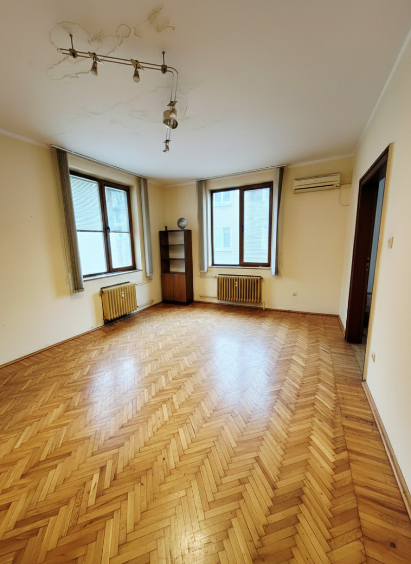 Продава МНОГОСТАЕН, гр. София, Център, снимка 3 - Апартаменти - 53522188