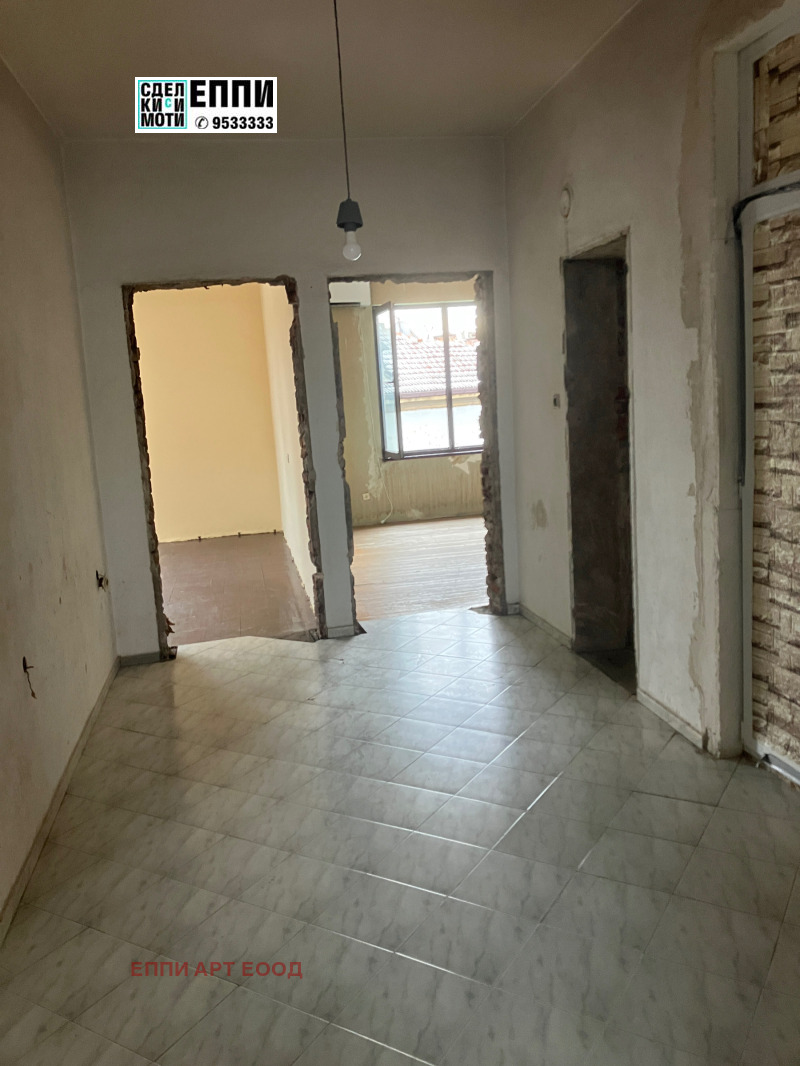 Продава 4-СТАЕН, гр. София, Център