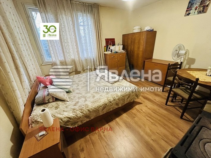 Продава КЪЩА, гр. Аксаково, област Варна, снимка 12 - Къщи - 47087649