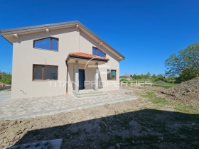 Продава къща област Пловдив с. Скутаре - [1] 