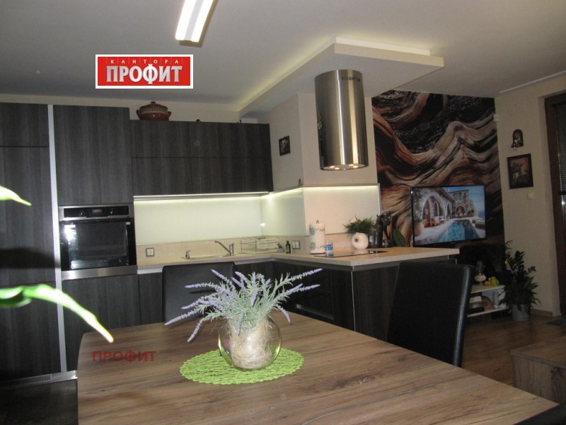 Myytävänä  2 makuuhuonetta Plovdiv , Ostromila , 115 neliömetriä | 67458355
