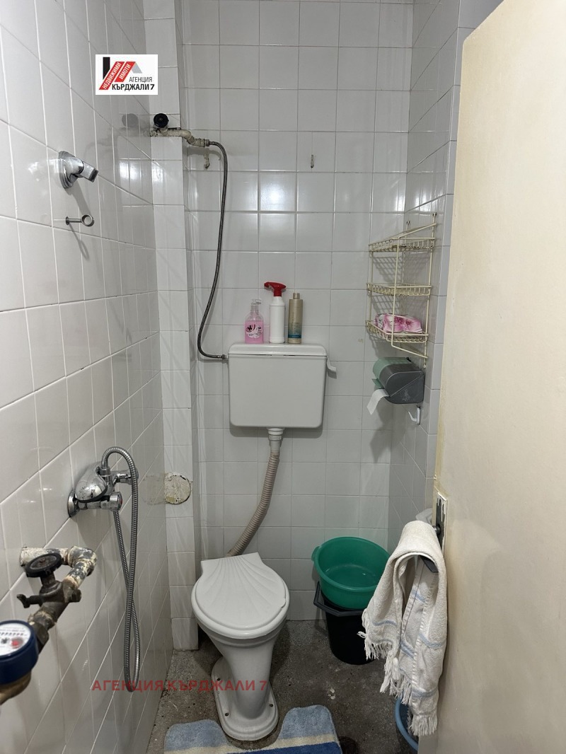 Продава 2-СТАЕН, гр. Кърджали, Център, снимка 6 - Апартаменти - 53004274