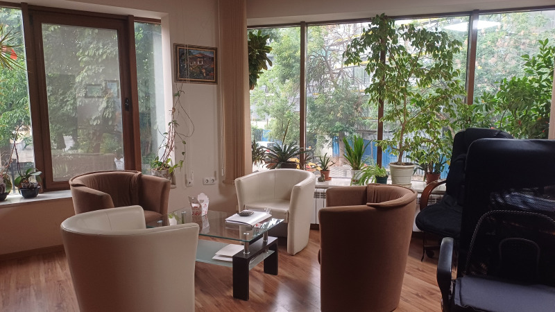 Продава  Офис град София , Оборище , 246 кв.м | 35086851