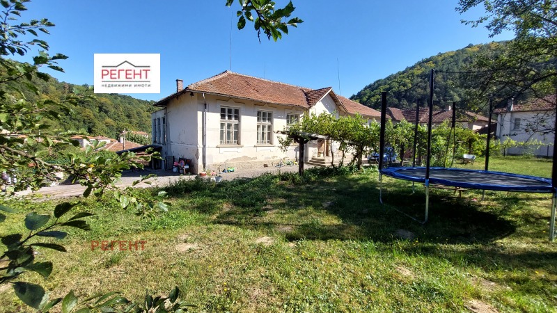 Продава КЪЩА в град Габрово, Център - 450 кв.м / 128 000 € » 250 346.24 лв., РЕГЕНТ