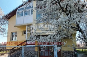 Продажба на къщи в град Сливен - изображение 2 