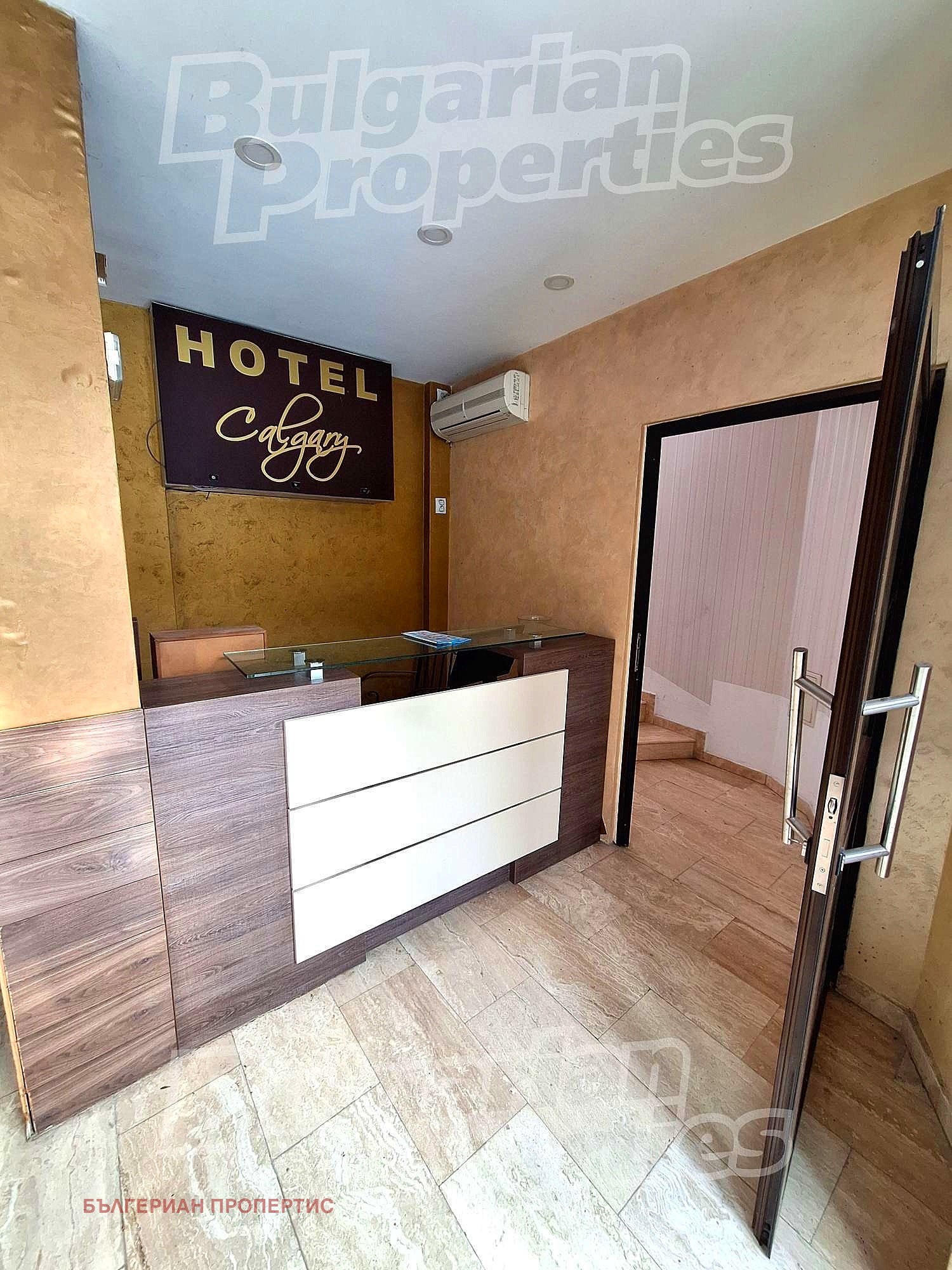 Продава ХОТЕЛ, гр. Свищов, област Велико Търново, снимка 2 - Хотели - 49496477