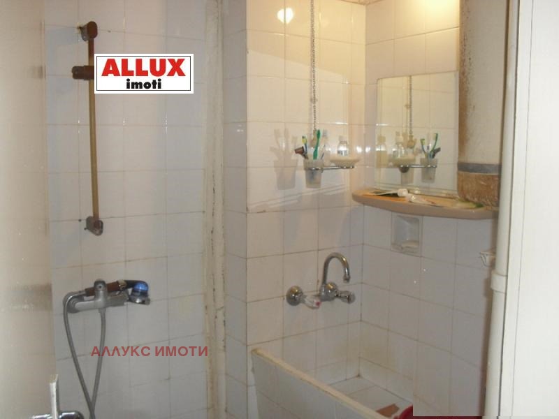 Продава 3-СТАЕН, гр. Русе, Алеи Възраждане, снимка 6 - Апартаменти - 53300183