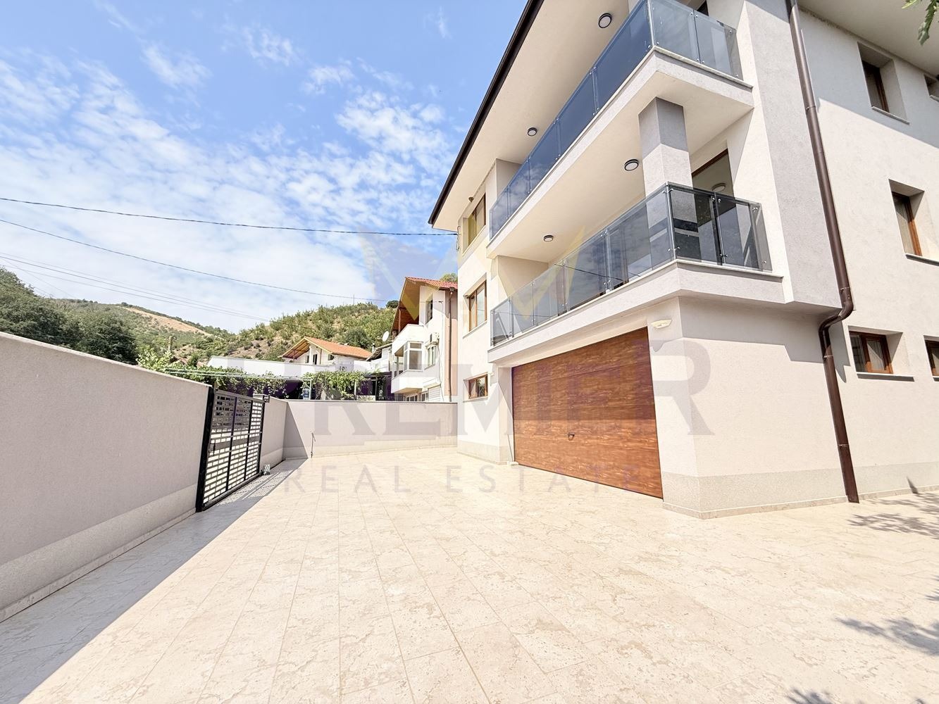 Продава КЪЩА, с. Струма, област Благоевград, снимка 2 - Къщи - 55790982