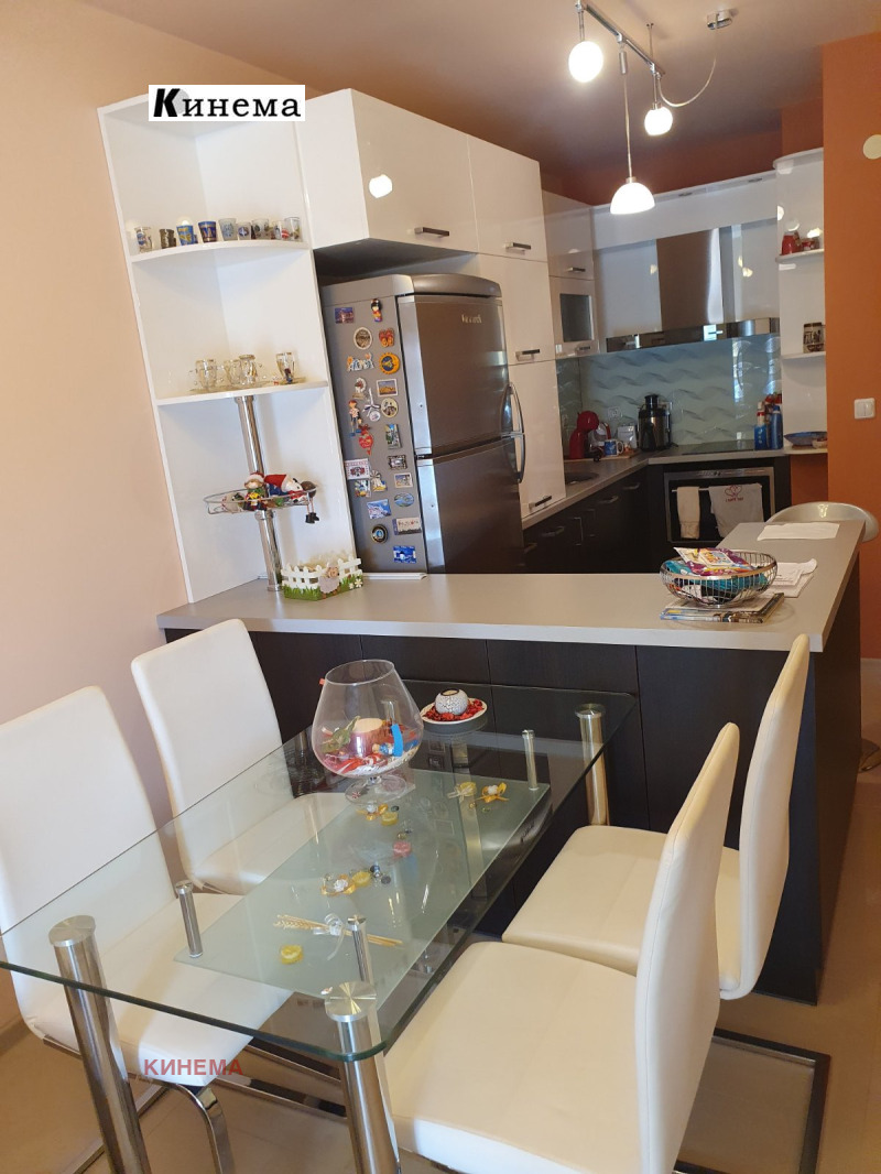 De vânzare  1 dormitor Sofia , Țentâr , 54 mp | 28765940