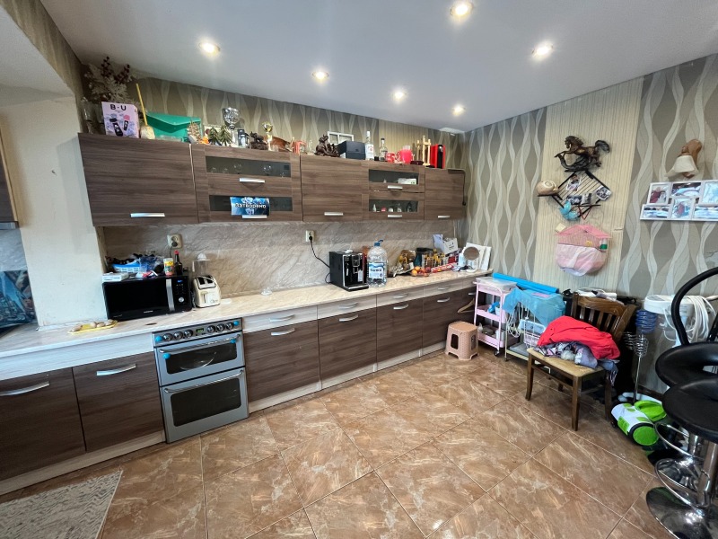 Продава КЪЩА, гр. Казанлък, област Стара Загора, снимка 2 - Къщи - 53202335