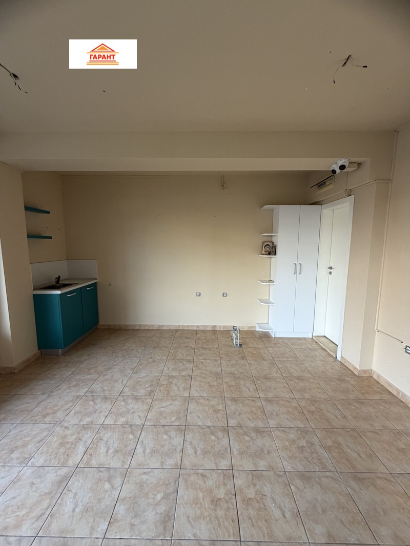 Продава МАГАЗИН в град Плевен, Идеален център - 25 кв.м / 73 000 € » 142 775.59 лв., ГАРАНТ