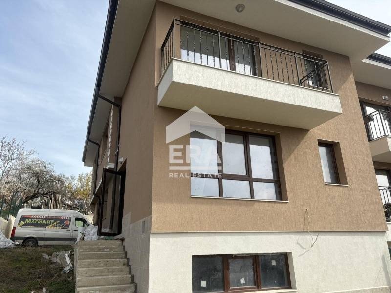 Продава КЪЩА, гр. Варна, м-т Кочмар, снимка 1 - Къщи - 49540476