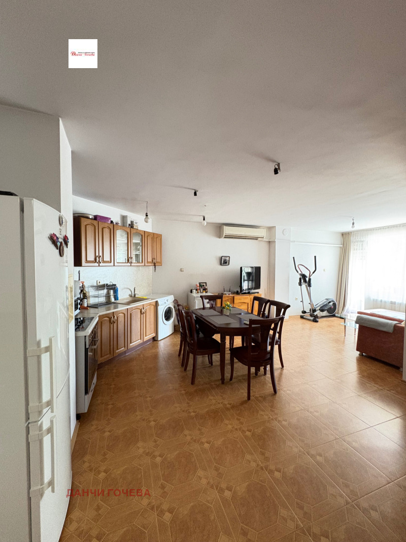 Eladó  2 hálószobás Burgas , Vazrazsdane , 93 négyzetméter | 38638059