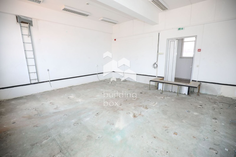 Продава  Офис, град Перник, Рено •  306 600 EUR • ID 21280341 — holmes.bg - [1] 