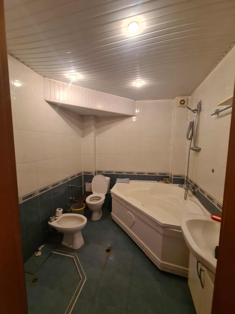 Продава  Многостаен град Хасково , Училищни , 147 кв.м | 23756382 - изображение [11]