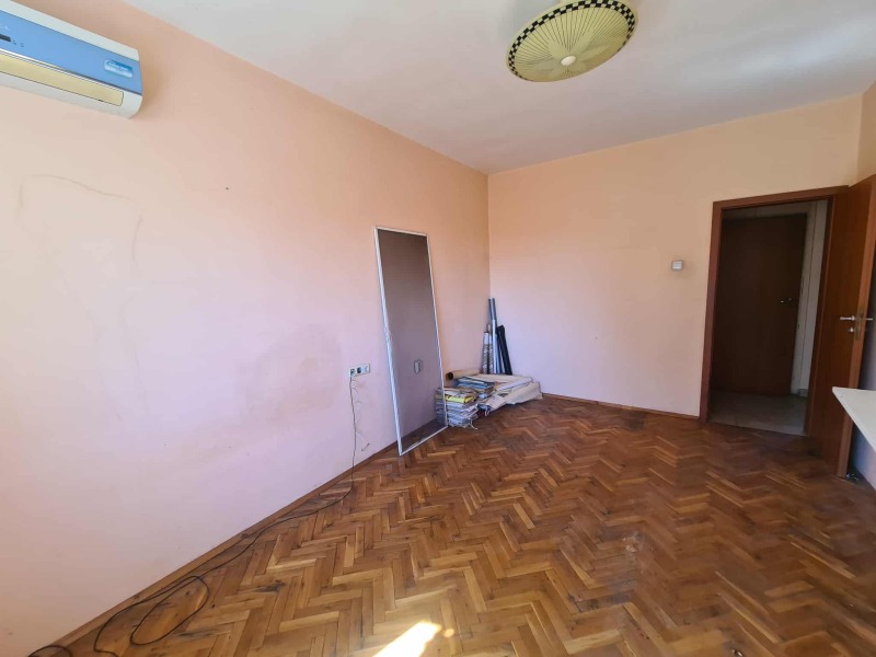 Продава  Многостаен град Хасково , Училищни , 147 кв.м | 23756382 - изображение [8]