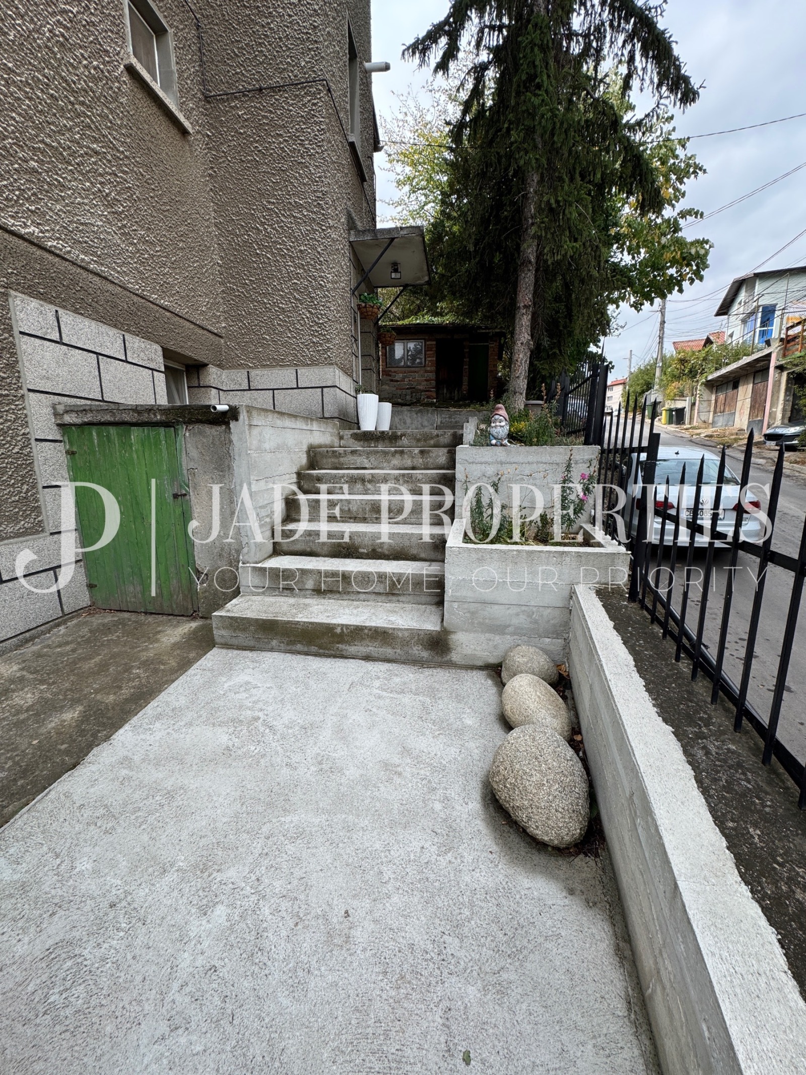 Продава КЪЩА, гр. София, гр. Банкя, снимка 2 - Къщи - 51880657