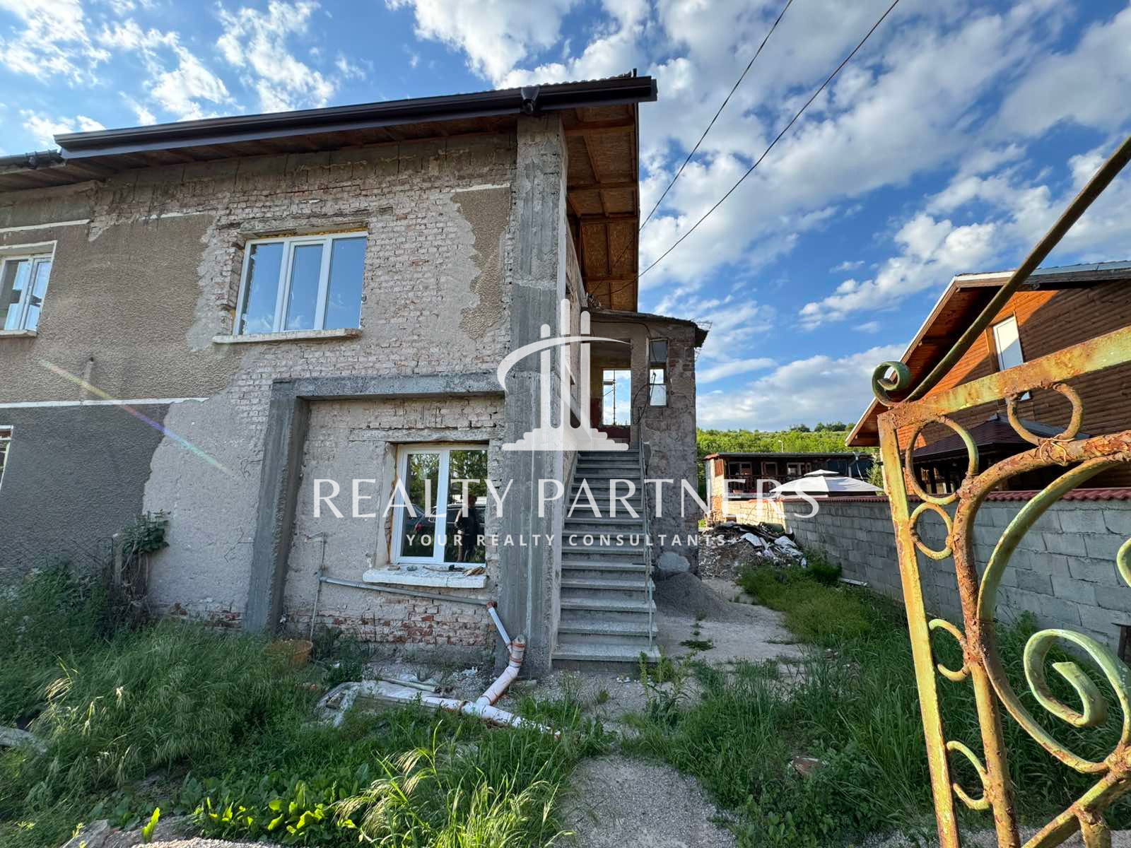 Продава КЪЩА, гр. Батановци, област Перник
