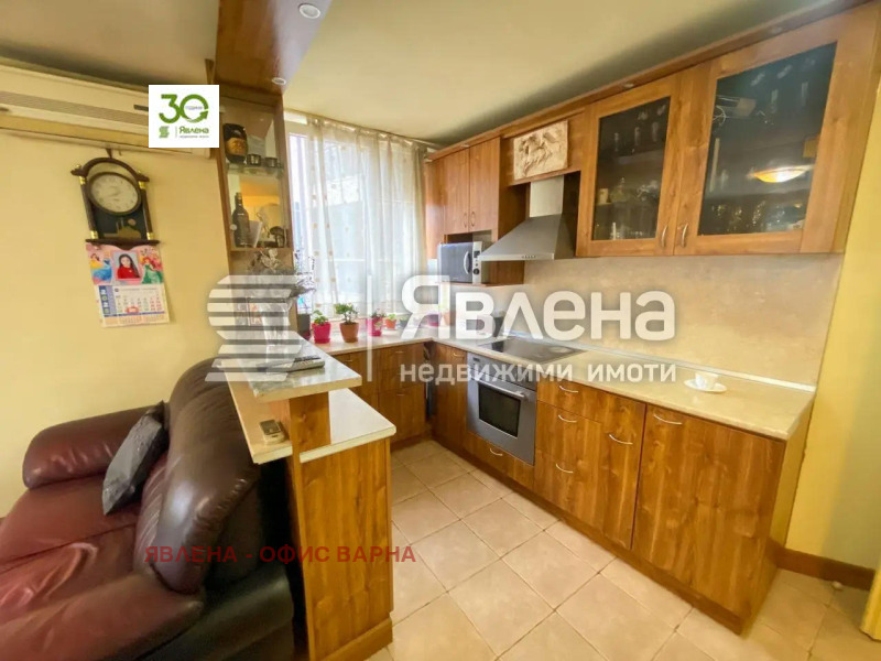 Продава 4-СТАЕН, гр. Варна, Лятно кино Тракия, снимка 1 - Aпартаменти - 49357201