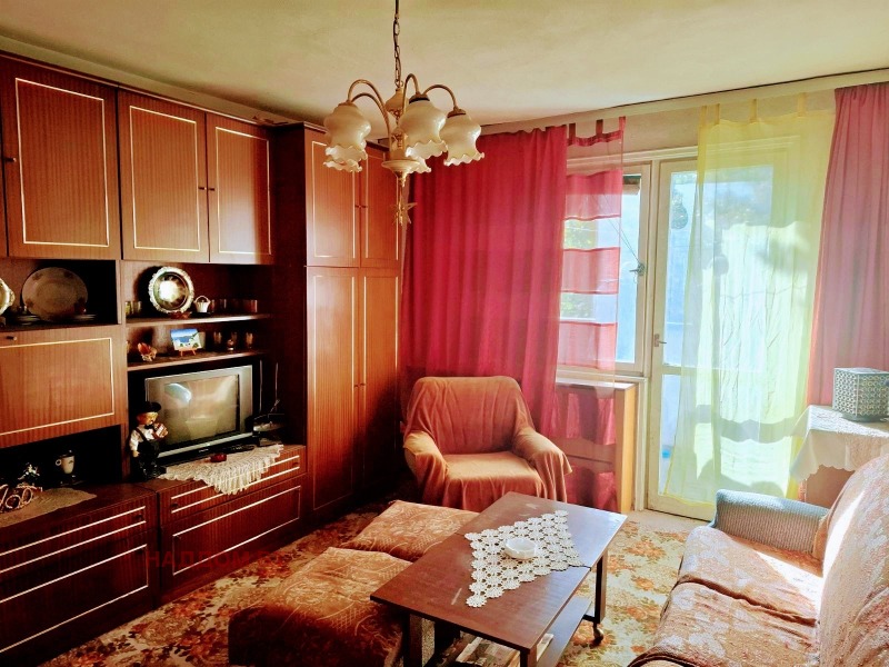 Продава МНОГОСТАЕН, гр. Велико Търново, Света гора