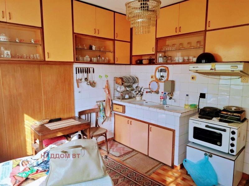 Продава МНОГОСТАЕН, гр. Велико Търново, Света гора, снимка 2 - Апартаменти - 52204246