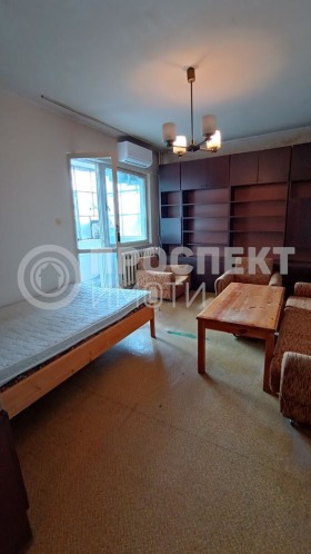 1 quarto Trakiia, Plovdiv 1