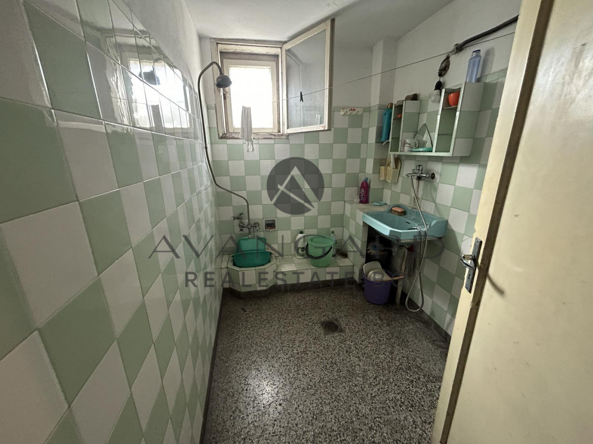 Продава ЕТАЖ ОТ КЪЩА, гр. Пловдив, Център, снимка 6 - Етаж от къща - 56357635