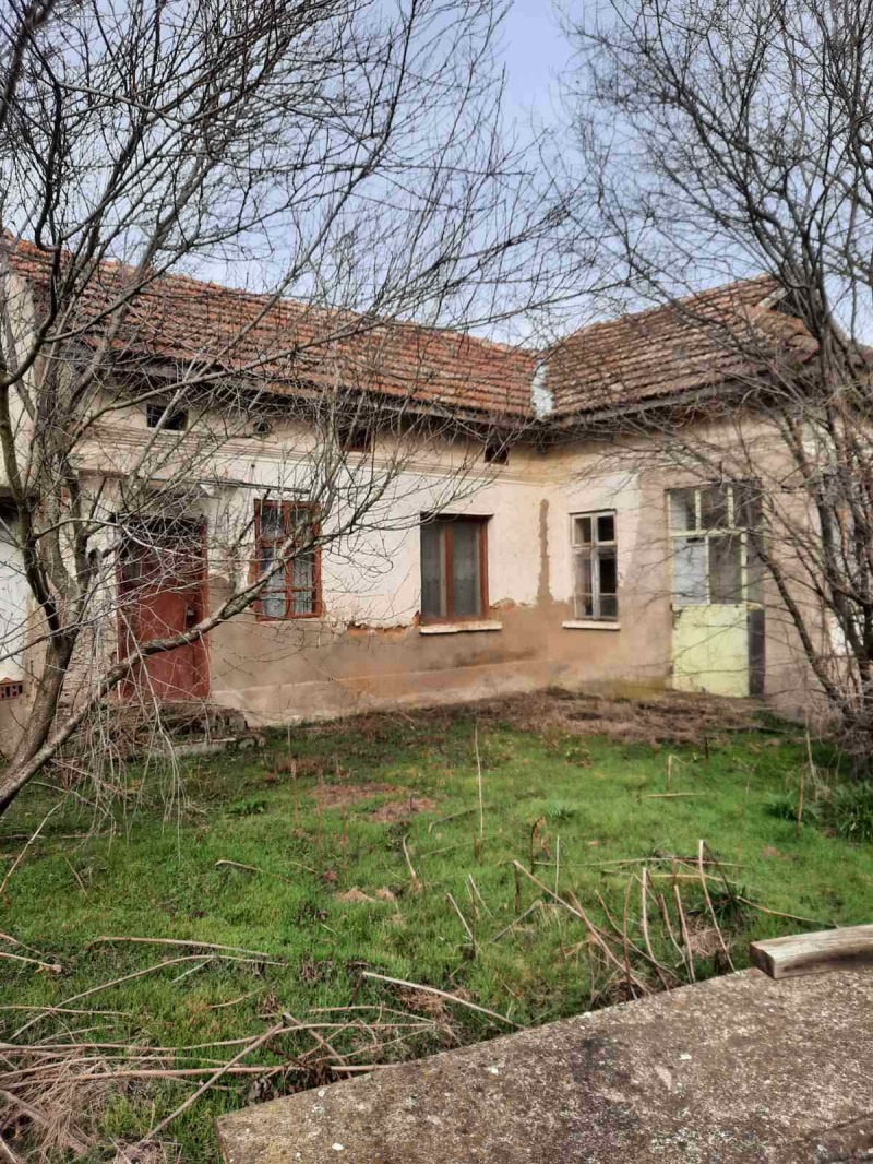 Продава КЪЩА в област Плевен, с. Дъбован - 65 кв.м / 5 112.92 € » 10 000 лв., ФОР СЕЛ РЕАЛ ЕСТЕЙТ