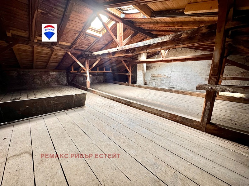 Продава ЕТАЖ ОТ КЪЩА, гр. Русе, Център, снимка 12 - Етаж от къща - 53165010