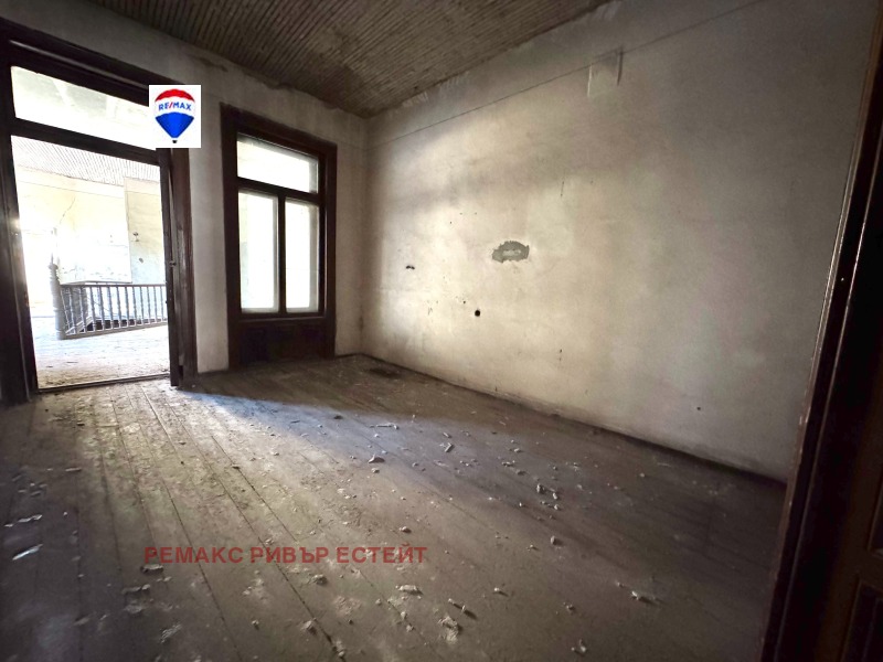 Продава ЕТАЖ ОТ КЪЩА, гр. Русе, Център, снимка 9 - Етаж от къща - 53165010