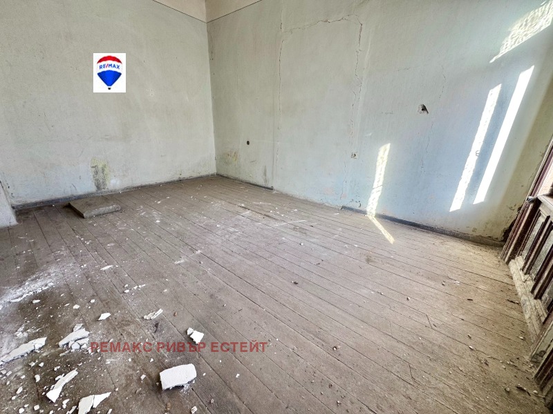 Продава ЕТАЖ ОТ КЪЩА, гр. Русе, Център, снимка 6 - Етаж от къща - 53165010