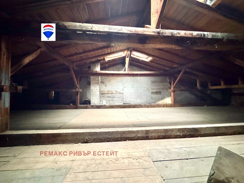 Продава ЕТАЖ ОТ КЪЩА, гр. Русе, Център, снимка 13 - Етаж от къща - 53165010