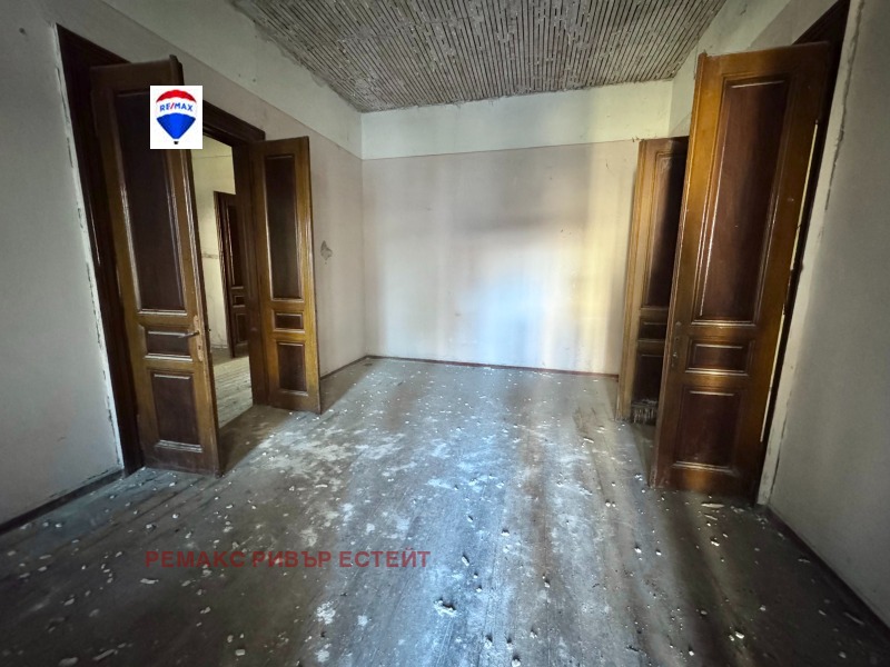 Продава ЕТАЖ ОТ КЪЩА, гр. Русе, Център, снимка 11 - Етаж от къща - 53165010