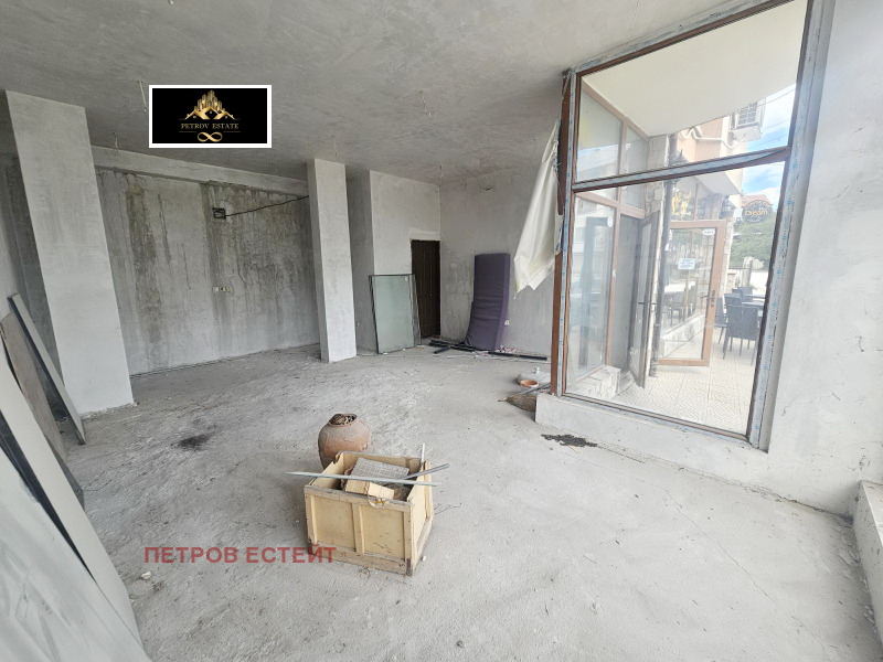 Продава МАГАЗИН в област Пазарджик, гр. Велинград - 47 кв.м / 46 000 € » 89 968.18 лв., ПЕТРОВ ЕСТЕЙТ